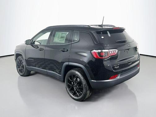 Diamond Black Crystal Pearlcoat 2026 Jeep Compass Latitude