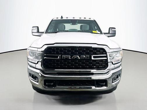 2024 RAM 3500 Big Horn Crew Cab 4x4 8' Box