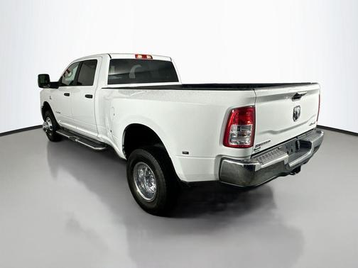 2024 RAM 3500 Big Horn Crew Cab 4x4 8' Box