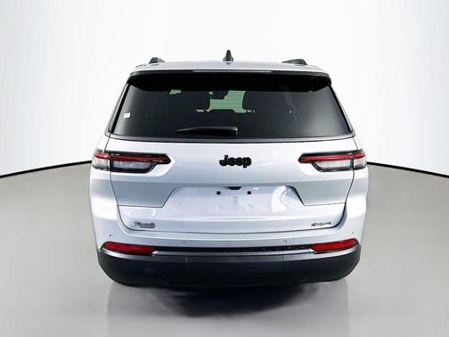 Silver Zynith 2026 Jeep Grand Cherokee L Altitude