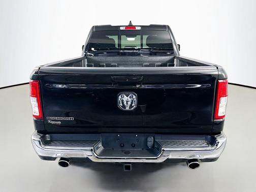 Diamond Black Crystal Pearlcoat 2022 RAM 1500 Big Horn/Lone Star
