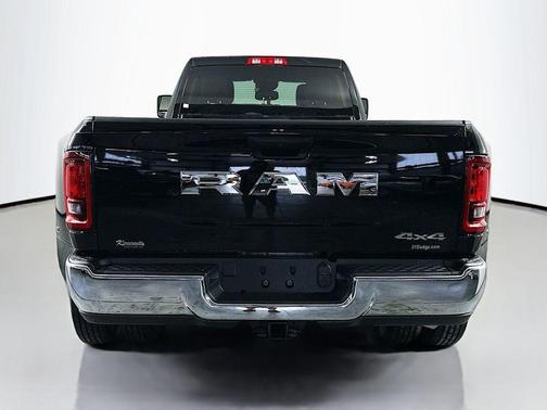 Diamond Black Crystal Pearlcoat 2026 RAM 3500 Tradesman Crew Cab 4x4 8' Box