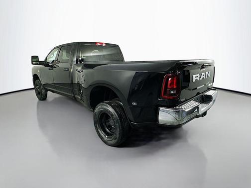 Diamond Black Crystal Pearlcoat 2026 RAM 3500 Tradesman Crew Cab 4x4 8' Box
