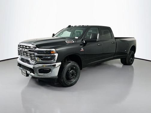 Diamond Black Crystal Pearlcoat 2026 RAM 3500 Tradesman Crew Cab 4x4 8' Box