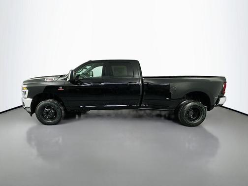 Diamond Black Crystal Pearlcoat 2026 RAM 3500 Tradesman Crew Cab 4x4 8' Box