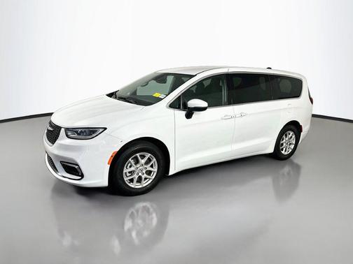 Bright White Clearcoat 2023 Chrysler Pacifica Touring