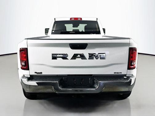 2026 RAM 3500 Tradesman Crew Cab 4x2 8' Box