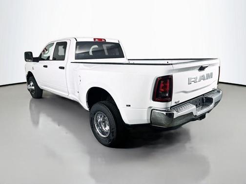 2026 RAM 3500 Tradesman Crew Cab 4x2 8' Box