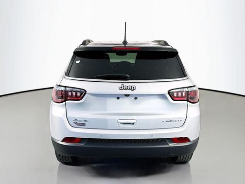 Silver Zynith Metallic Clearcoat 2025 Jeep Compass Limited
