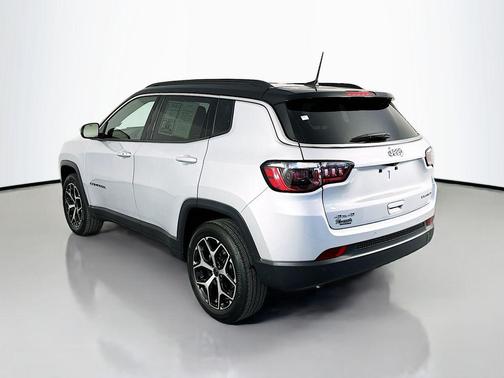 Silver Zynith Metallic Clearcoat 2025 Jeep Compass Limited