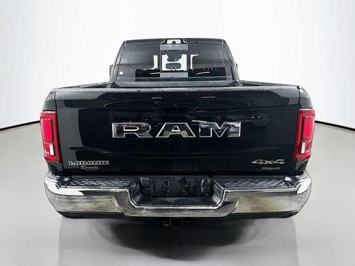 Diamond Black Crystal Pearlcoat 2025 RAM 3500 Laramie Crew Cab 4x4 6'4' Box