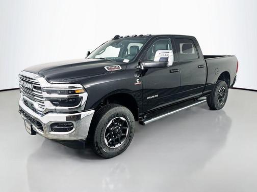 Diamond Black Crystal Pearlcoat 2025 RAM 3500 Laramie Crew Cab 4x4 6'4' Box