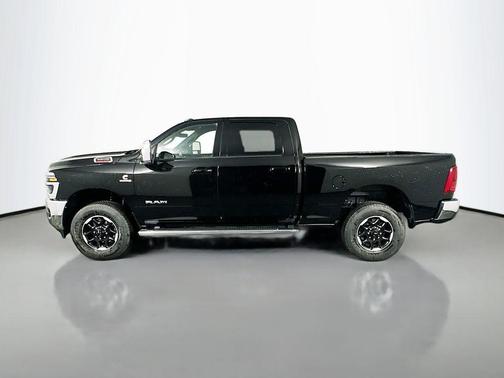 Diamond Black Crystal Pearlcoat 2025 RAM 3500 Laramie Crew Cab 4x4 6'4' Box