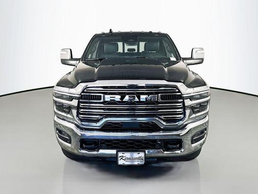 Diamond Black Crystal Pearlcoat 2025 RAM 3500 Laramie Crew Cab 4x4 6'4' Box