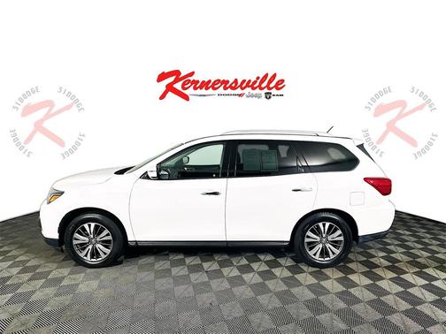 2017 Nissan Pathfinder SV