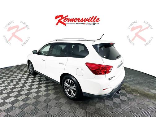 2017 Nissan Pathfinder SV