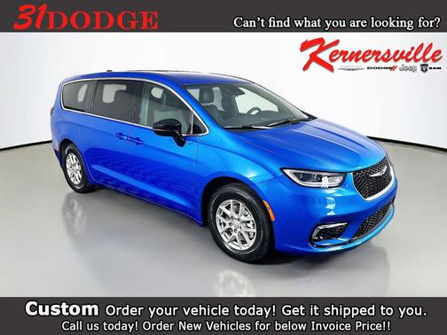 Hydro Blue Pearlcoat 2026 Chrysler Pacifica L