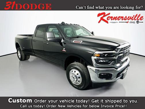 Diamond Black Crystal Pearlcoat 2026 RAM 3500 Tradesman Crew Cab 4x4 8' Box