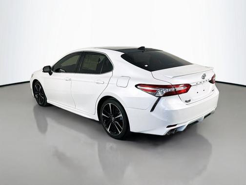 Wind Chill Pearl 2019 Toyota Camry XSE