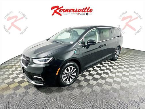 2023 Chrysler Pacifica Hybrid Touring L