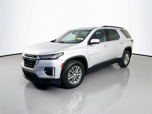 Silver Ice Metallic 2022 Chevrolet Traverse LT Cloth