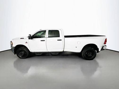 Bright White Clearcoat 2024 RAM 3500 Tradesman Crew Cab 4x4 8' Box