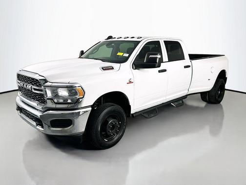 Bright White Clearcoat 2024 RAM 3500 Tradesman Crew Cab 4x4 8' Box