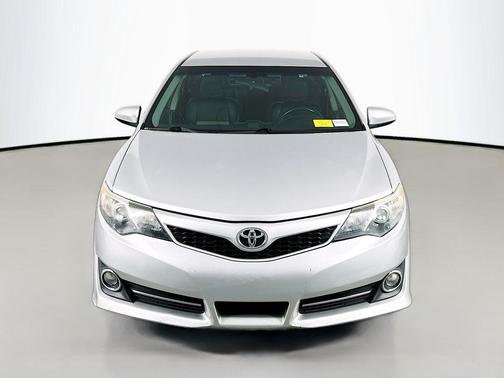 Classic Silver Metallic 2014 Toyota Camry SE