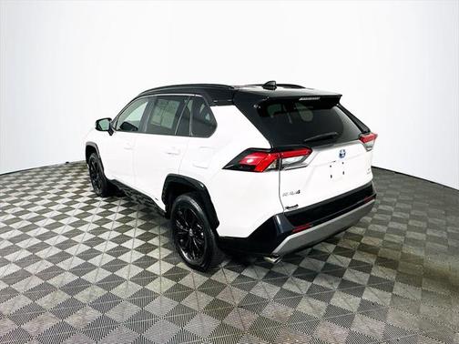 2022 Toyota RAV4 Hybrid SE