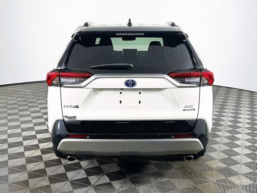 2022 Toyota RAV4 Hybrid SE