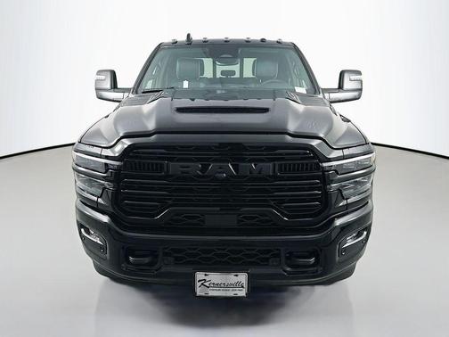 Diamond Black Crystal Pearlcoat 2026 RAM 3500 Laramie Crew Cab 4x4 8' Box