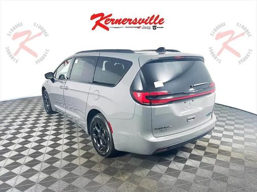 2025 Chrysler Pacifica Hybrid Premium S Appearance Pkg