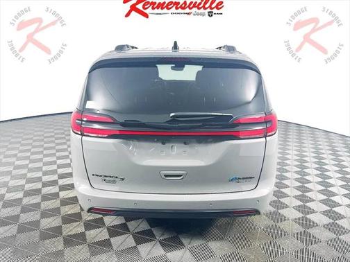 2025 Chrysler Pacifica Hybrid Premium S Appearance Pkg