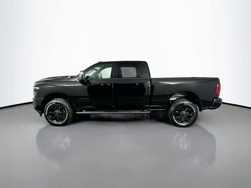 Diamond Black Crystal Pearlcoat 2026 RAM 2500 Laramie Crew Cab 4x4 6'4' Box