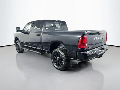 Diamond Black Crystal Pearlcoat 2026 RAM 2500 Laramie Crew Cab 4x4 6'4' Box