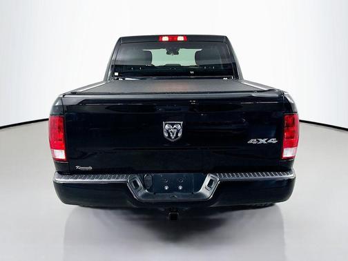 Diamond Black Crystal Pearlcoat 2020 RAM 1500 Classic Express