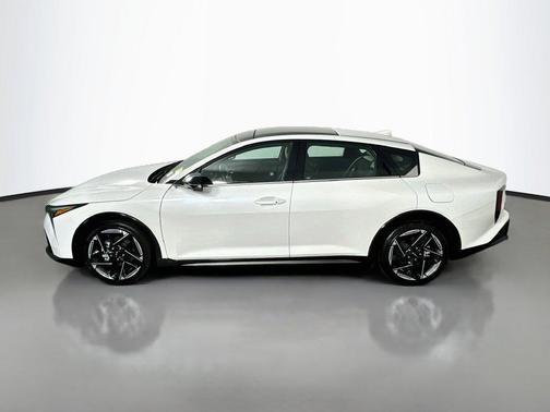Snow White Pearl 2025 Kia K4 GT-Line