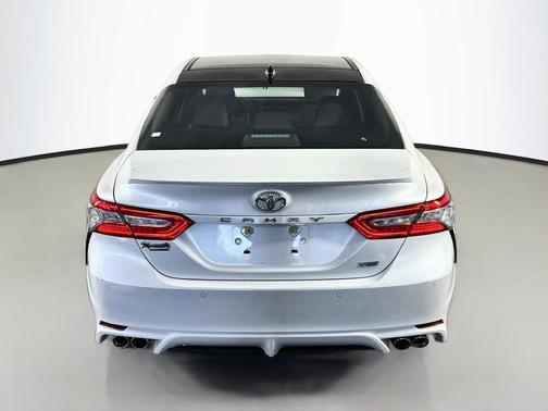 Wind Chill Pearl 2018 Toyota Camry XSE