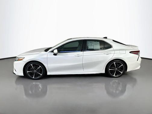 Wind Chill Pearl 2018 Toyota Camry XSE