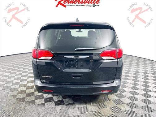 2022 Chrysler Voyager LX