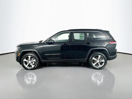 Diamond Black Crystal Pearlcoat 2025 Jeep Grand Cherokee Limited
