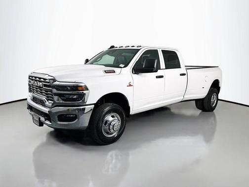 Bright White Clearcoat 2026 RAM 3500 Tradesman Crew Cab 4x4 8' Box