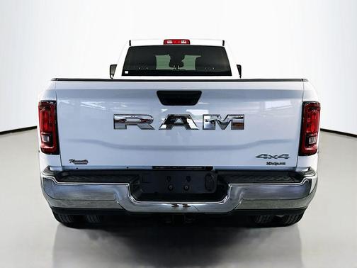 Bright White Clearcoat 2026 RAM 3500 Tradesman Crew Cab 4x4 8' Box