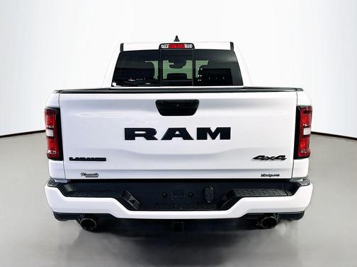 Ivory White Tri-Coat Pearlcoat 2026 RAM 1500 Laramie