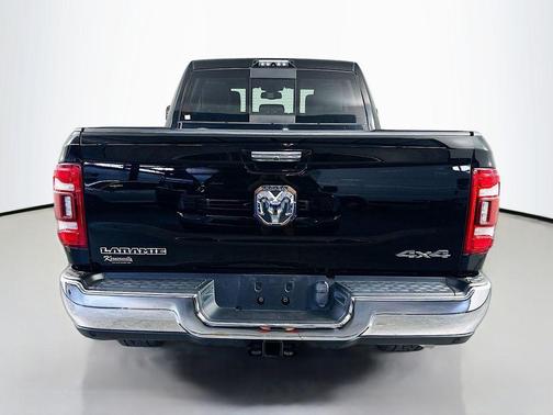 Diamond Black Crystal Pearlcoat 2019 RAM 3500 Laramie Crew Cab 4x4 6'4' Box