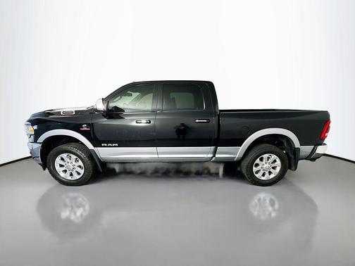 Diamond Black Crystal Pearlcoat 2019 RAM 3500 Laramie Crew Cab 4x4 6'4' Box