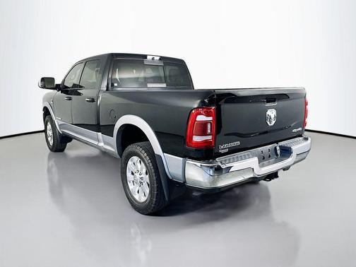 Diamond Black Crystal Pearlcoat 2019 RAM 3500 Laramie Crew Cab 4x4 6'4' Box