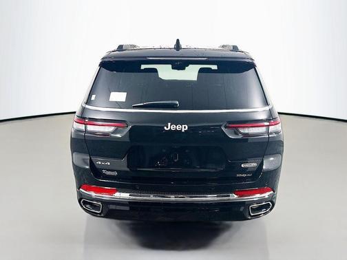 Diamond Black Crystal Pearlcoat 2025 Jeep Grand Cherokee L Overland