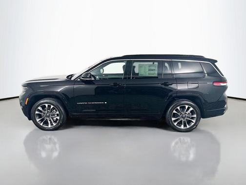 Diamond Black Crystal Pearlcoat 2025 Jeep Grand Cherokee L Overland