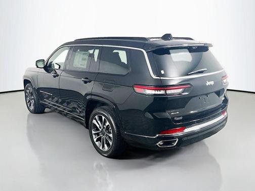 Diamond Black Crystal Pearlcoat 2025 Jeep Grand Cherokee L Overland